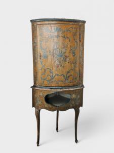 Genoese Louis XV lacquered and painted corner cabinet – mid-18th century